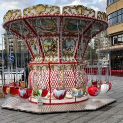 ubba Baroque Swing Ride with flying seats - snowball