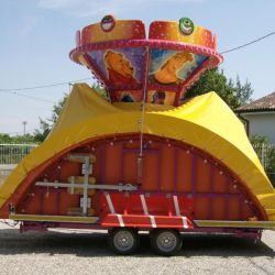 Speedy bonbon with animals on trailer